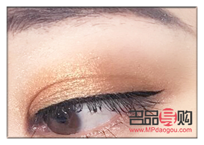 <h3>眼部化妆技巧：打造迷人眼妆，让你瞬间变女神</h3>