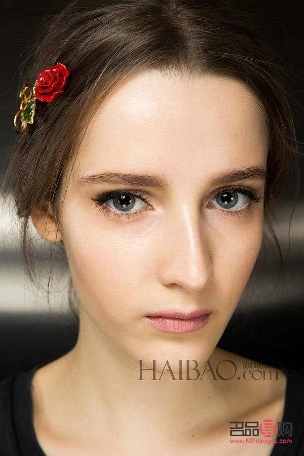 眼妆的重要性：点亮你的灵魂之窗