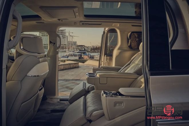 <h3>彩彩彩妆品牌探究</h3>