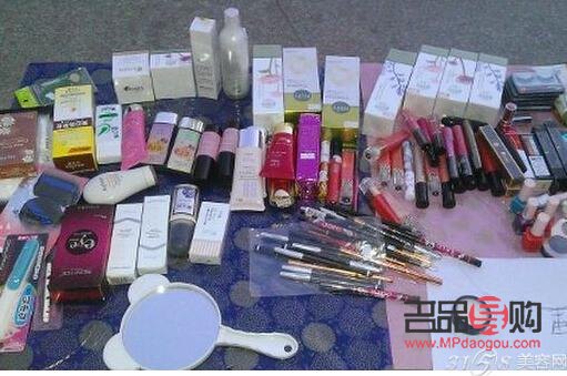 地摊彩妆怎么摆放(地摊彩妆怎么摆放图片)