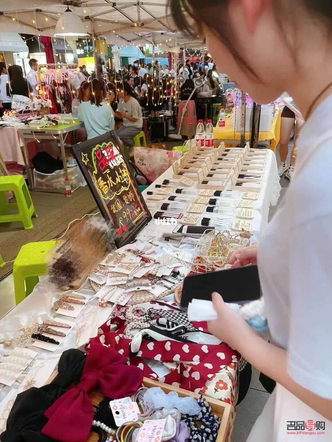 地摊彩妆怎么摆放(地摊彩妆怎么摆放图片)