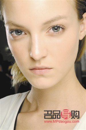 彩妆模特之路：入门指南与必备素养