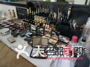 怎么入职彩妆店(怎么入职彩妆店工作)