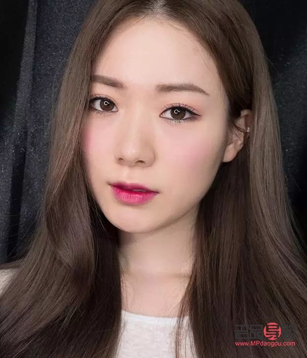 <h3>欧式大宽双眼皮：魅力之眼的新风尚</h3>