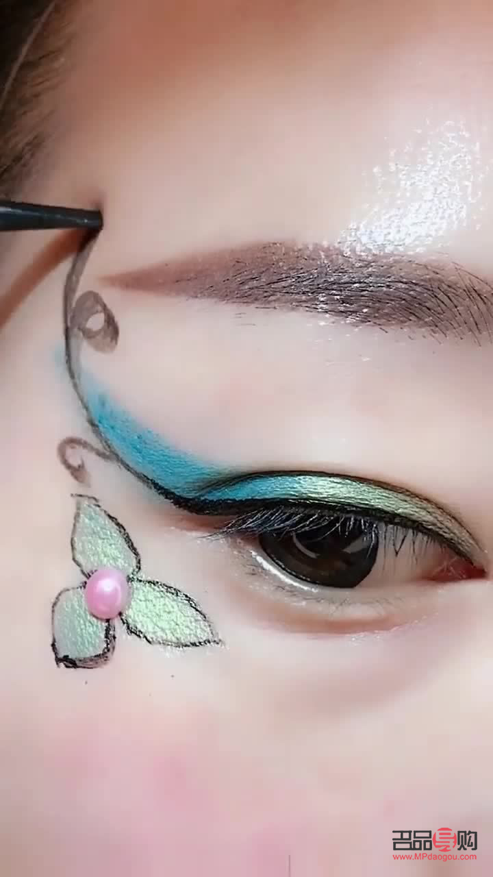 <h1>亮彩舞蹈妆怎么画</h1>