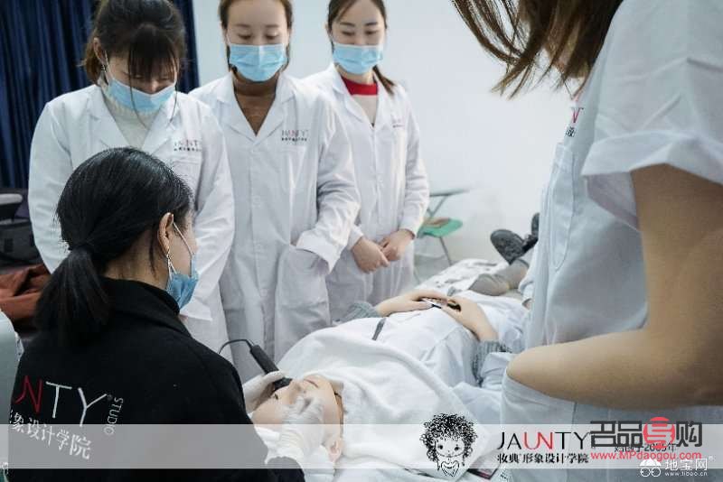 美容院长做什么啊(美容院长做什么啊女生)