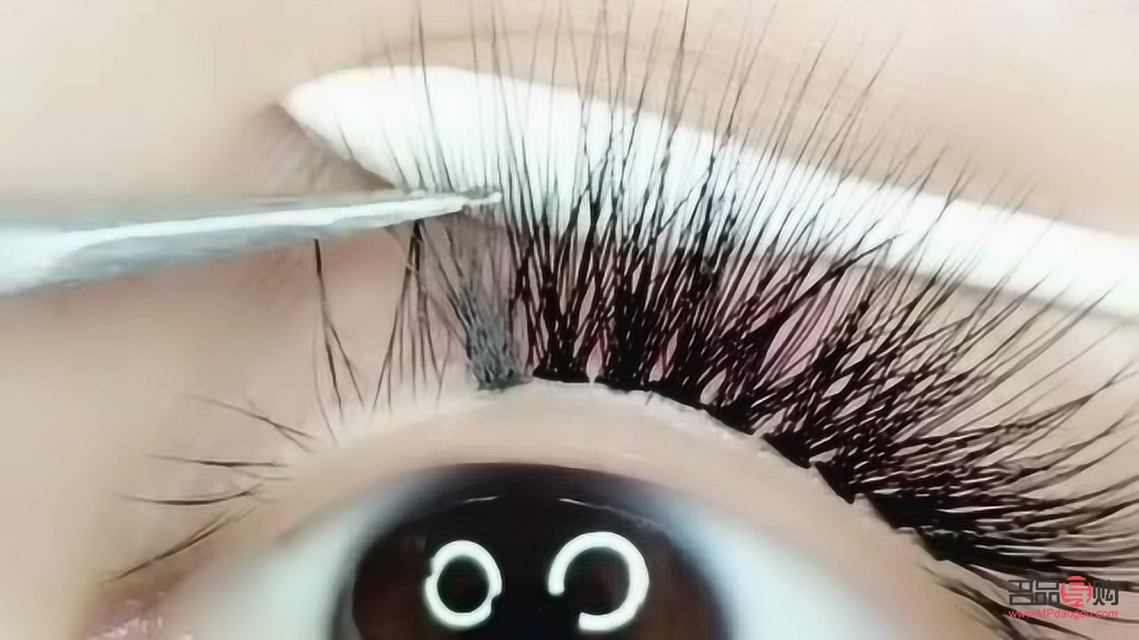 接睫毛如何画眼线(接睫毛如何画眼线图片)