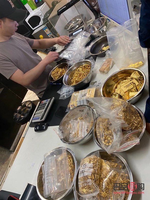 <h3>金店是否回收白银？全面解析回收流程与注意事项</h3>