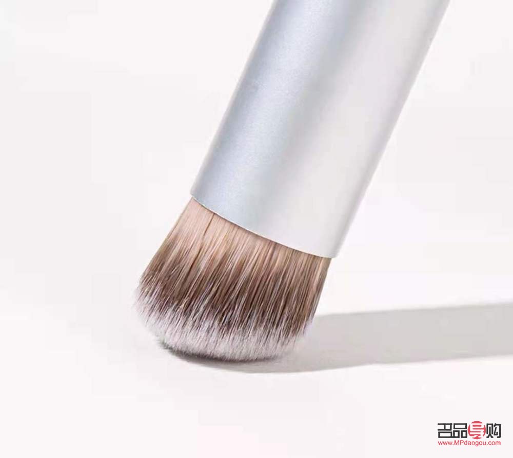 如何清理彩妆刷(如何清理彩妆刷子污渍)