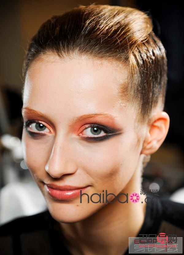 <h3>手工彩妆DIY教程：打造专属个性妆容</h3>