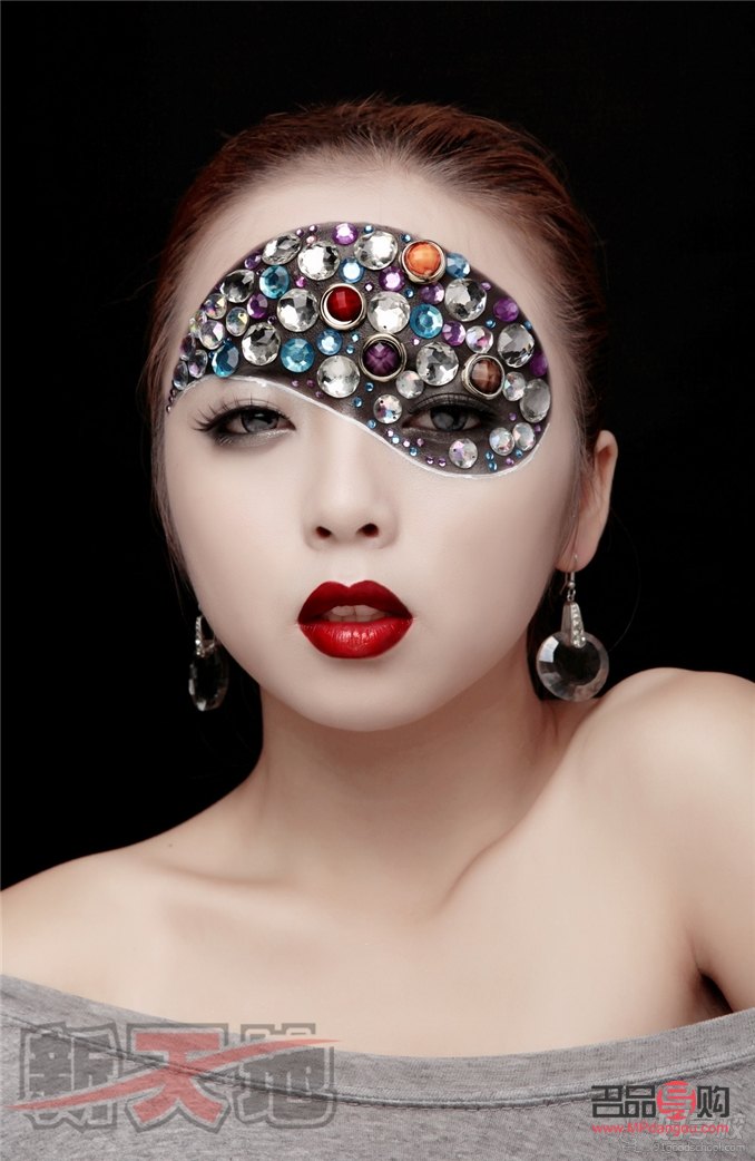 <h3>手工彩妆DIY教程：打造专属个性妆容</h3>