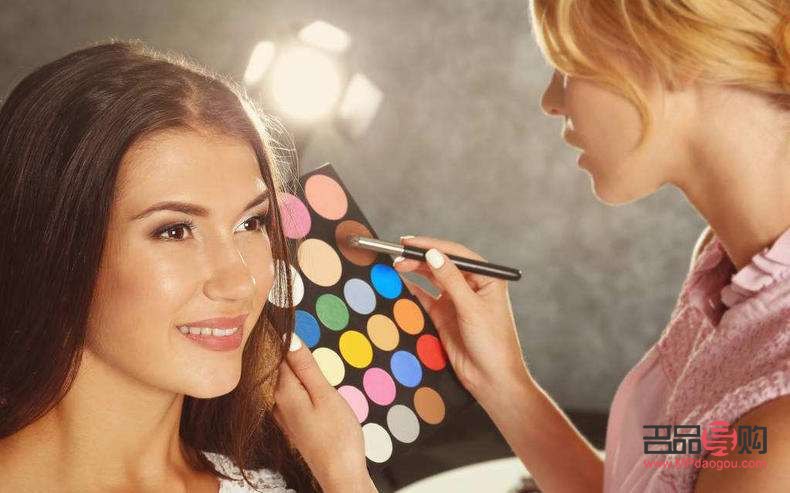 彩妆博主怎么起步(彩妆博主怎么起步视频)