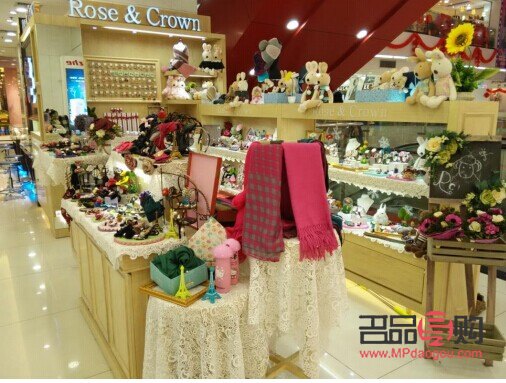 服装专柜选什么礼物(服装专柜选什么礼物好)