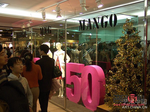 服装专柜选什么礼物(服装专柜选什么礼物好)