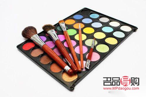 家里彩妆怎么便携(家里彩妆怎么便携使用)