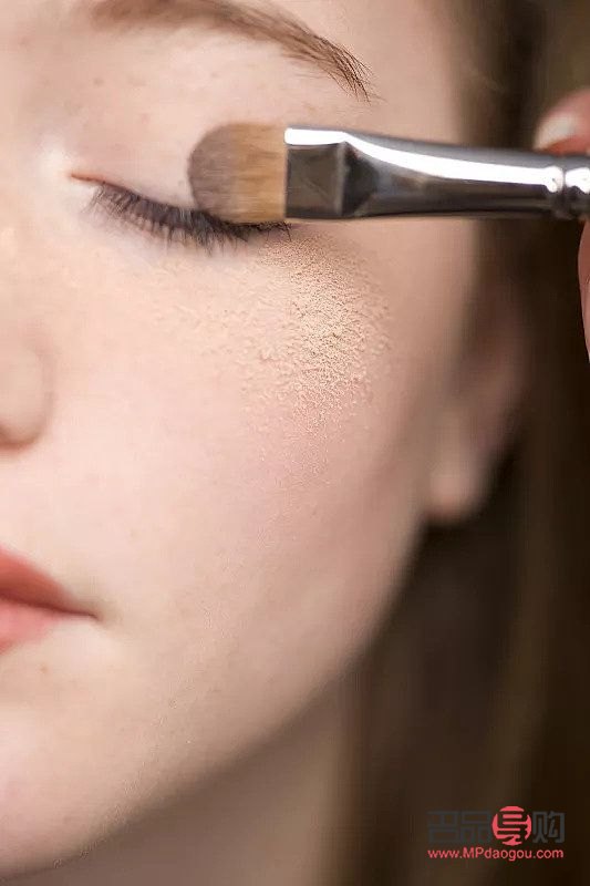 <h1>彩妆盘挑选全攻略：打造完美妆容的秘密武器</h1>