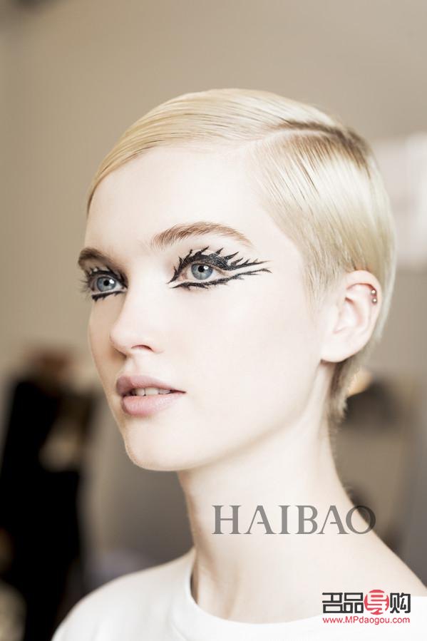 高端彩妆选择指南：打造完美妆容的秘密武器