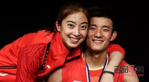 <h3>画狗眼睛如何画得晶莹剔透</h3>