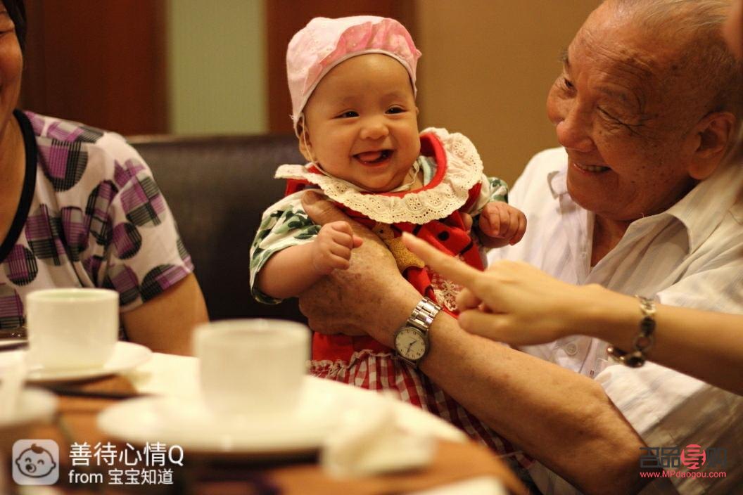 传承爱意，奶奶如何为孙子挑选礼物