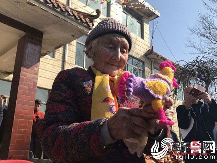 怎么写英文赠送礼物(怎么写英文赠送礼物的信)