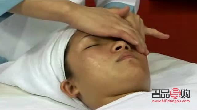 眼部妆容的画法视频(眼部妆容怎么画)