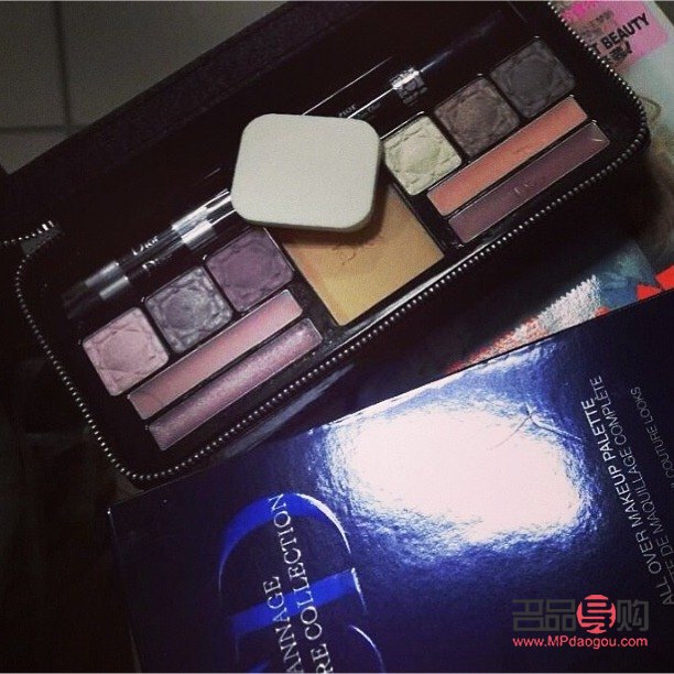 迪奥彩妆盒怎么用(迪奥彩妆盒怎么用的)