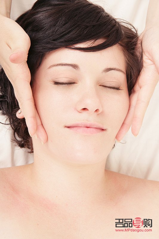 <h3>美容按摩:呵护肌肤,焕发青春光彩</h3> <h3>美容按摩:呵护肌肤,焕发青春光彩</h3>