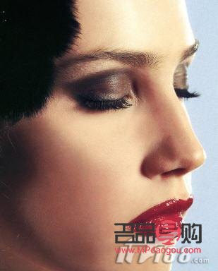 Photoshop中的彩妆技巧：打造完美妆容