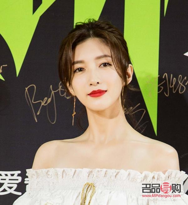 <h3>掌握技巧，画眼线不晕染</h3>