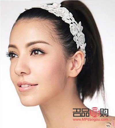 <h3>掌握技巧，画眼线不晕染</h3>