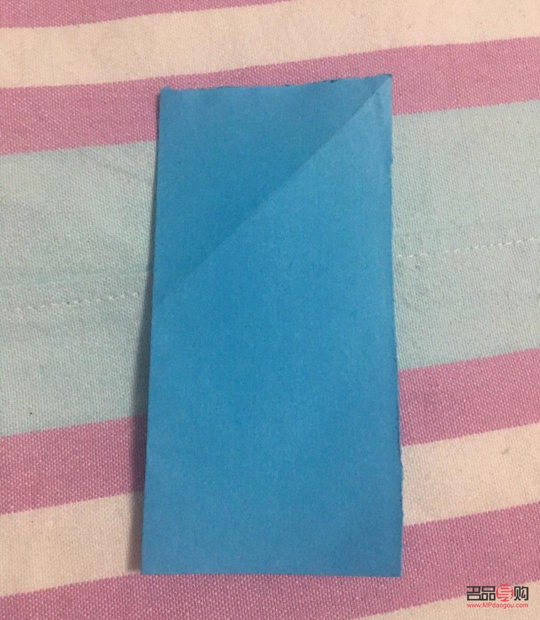 <h3>手工折纸礼物盒教程</h3>