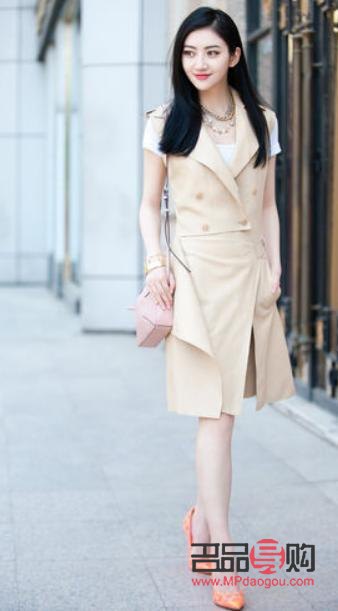 军人彩妆怎么发(军人彩妆怎么发朋友圈)