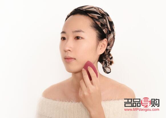 <h3>彩妆入门指南：打造完美妆容的必备技巧</h3>