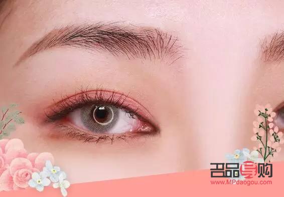 打造梦幻蓝色眼妆，让你的眼睛瞬间亮起来