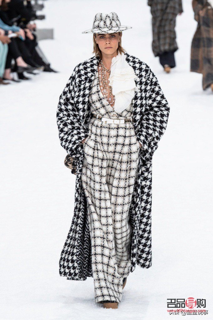 去金店买黄金首饰如何计算(去金店买黄金首饰如何计算价格)