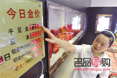 黄金价格波动：各大金店黄金价格跌涨分析