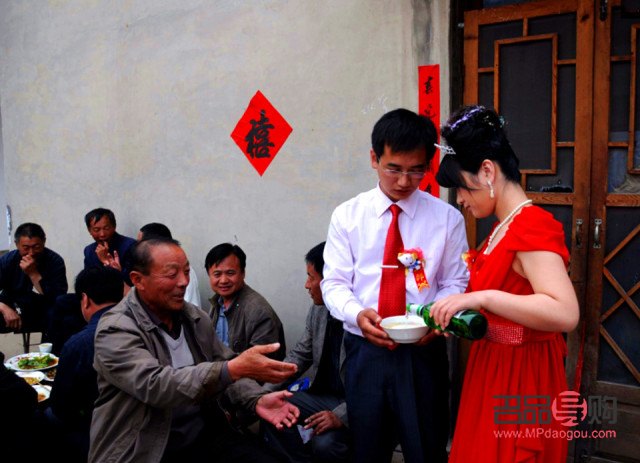 婴儿1岁成长里程碑，精选礼物温暖相伴