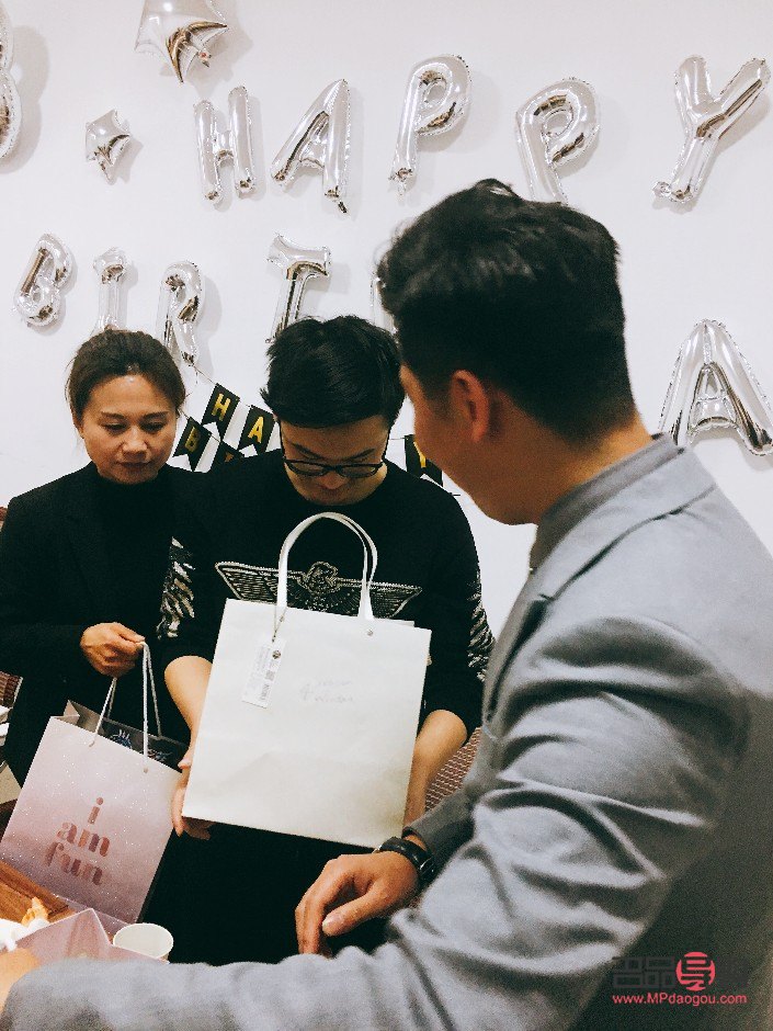 <h3>老板给员工的礼物选择</h3>