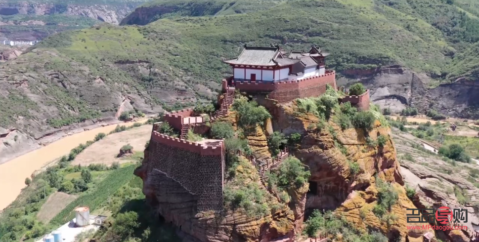 打造完美眼妆，这些化妆品你不可或缺