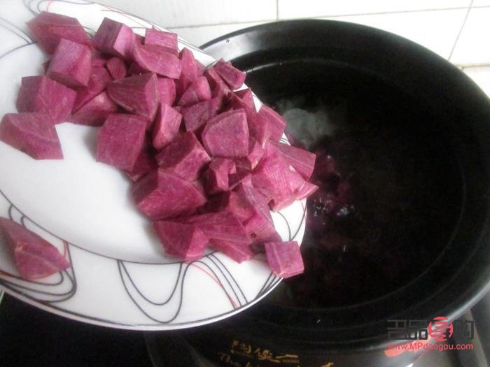 银耳美容功效探究：真的可以美容养颜吗？