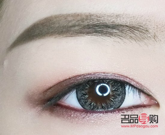 如何画眼影妆(如何画眼影妆容)