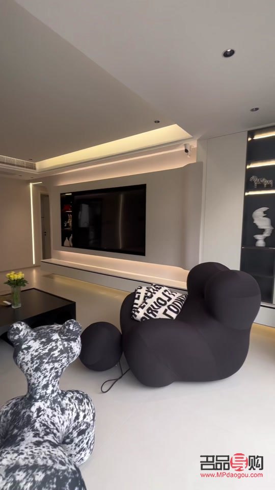 me无痕双眼皮多少钱(me无痕双眼皮是在眼皮里面做吗)