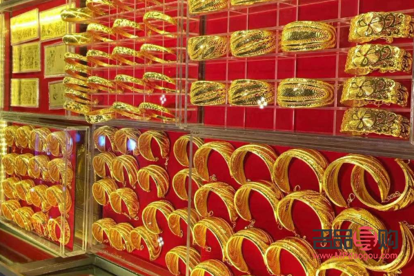 银行买黄金好还是到金店买黄金好(银行买黄金好还是到金店买黄金好呢)