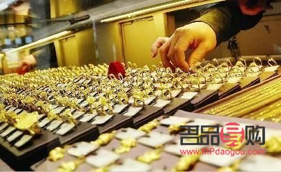 银行买黄金好还是到金店买黄金好(银行买黄金好还是到金店买黄金好呢)