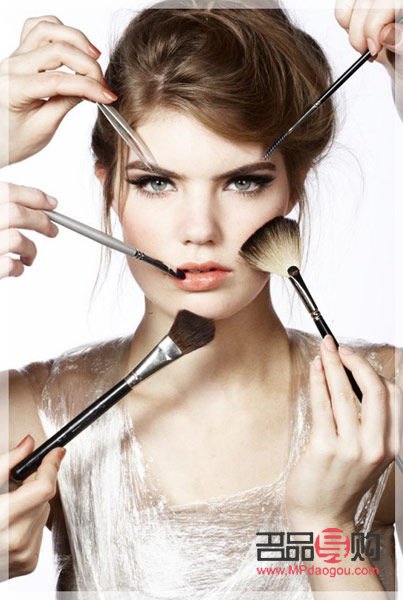 彩妆达人教你如何刷到完美彩妆