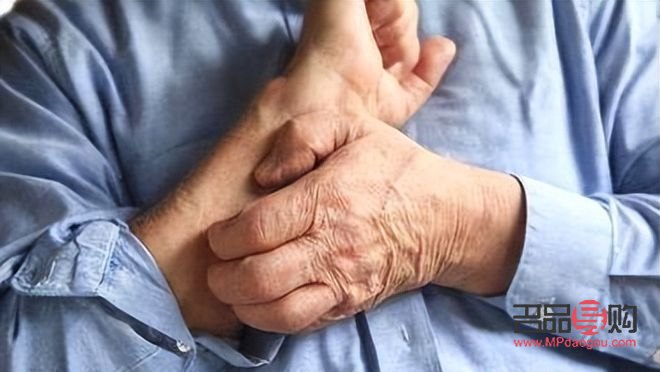 皮肤干怎么画彩妆(皮肤干怎么画彩妆教程)