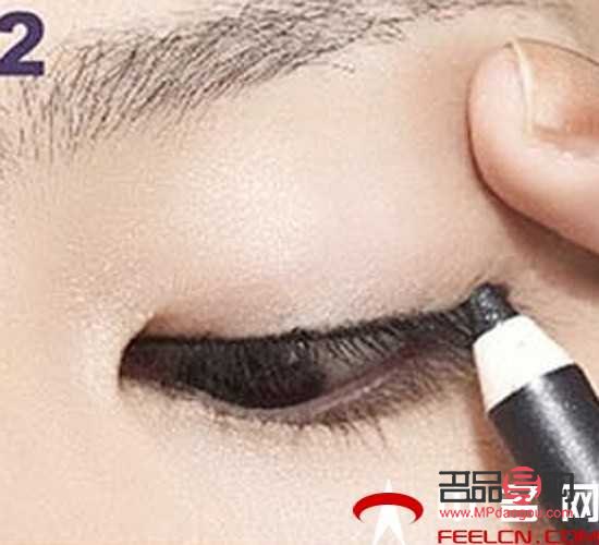 <h3>初学者眼线笔画法全攻略</h3>