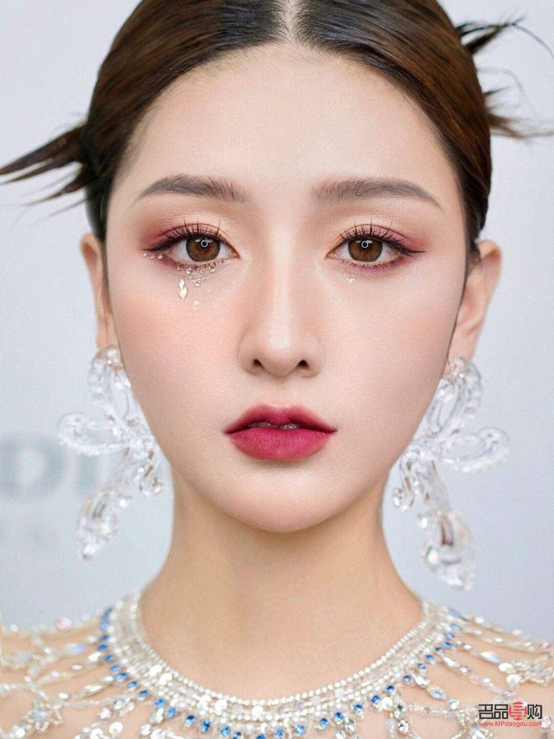 近期彩妆怎么化(近期彩妆怎么化妆好看)