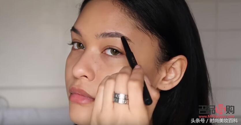 彩妆如何合成视频(彩妆如何合成视频教学)