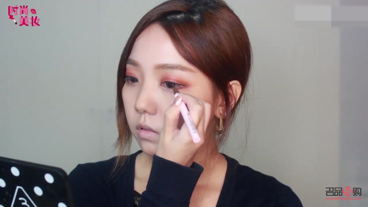 彩妆眼影如何搭配(彩妆眼影如何搭配好看)